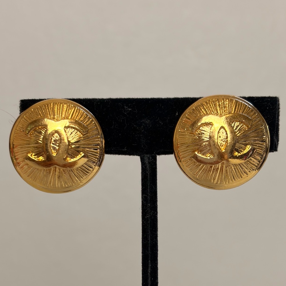 CHANEL Round CC Clip-On Earrings with COA